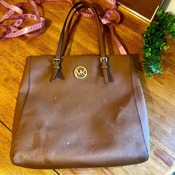 Michael Kors Tan Saffiano Leather Shoulder Bag - Picture 3 of 10